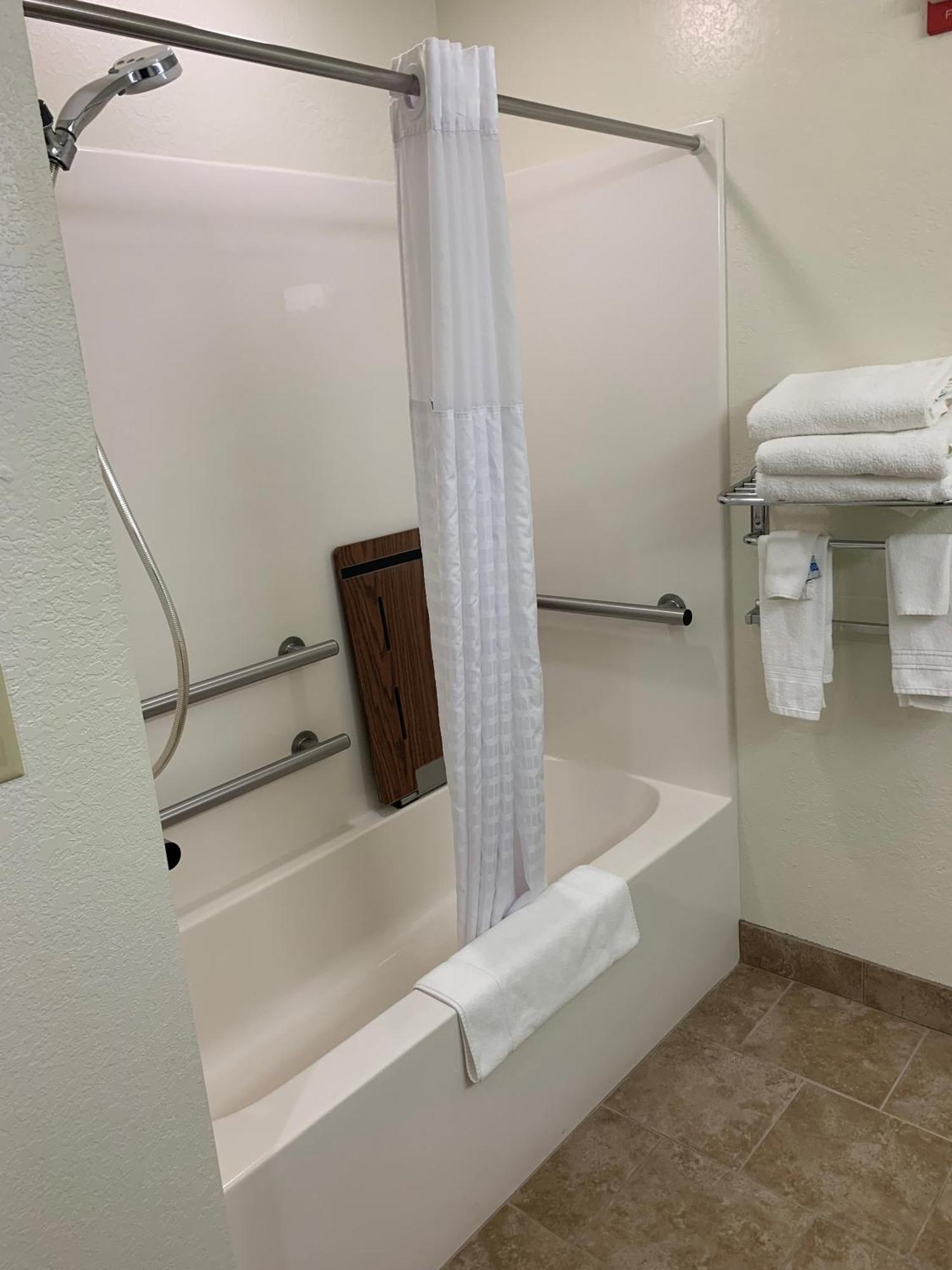 Microtel Inn & Suites By Wyndham Rice Lake Eksteriør bilde